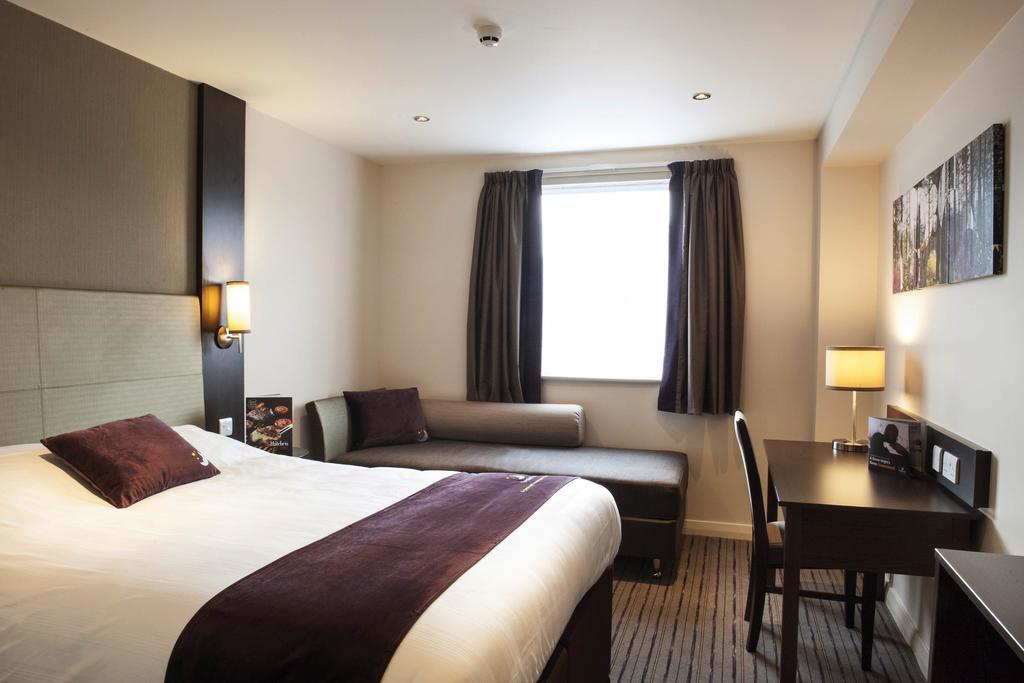 Premier Inn ランカスター エクステリア 写真