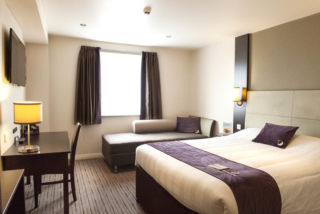 Premier Inn ランカスター エクステリア 写真