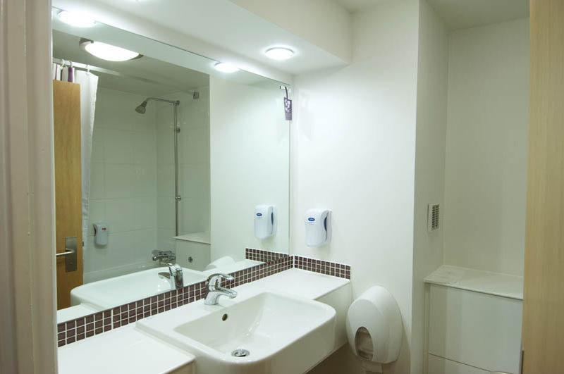 Premier Inn ランカスター エクステリア 写真