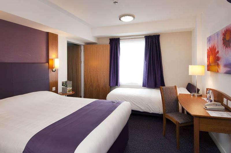 Premier Inn ランカスター エクステリア 写真