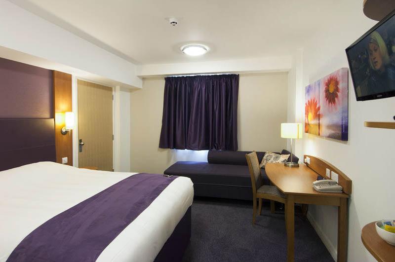 Premier Inn ランカスター エクステリア 写真